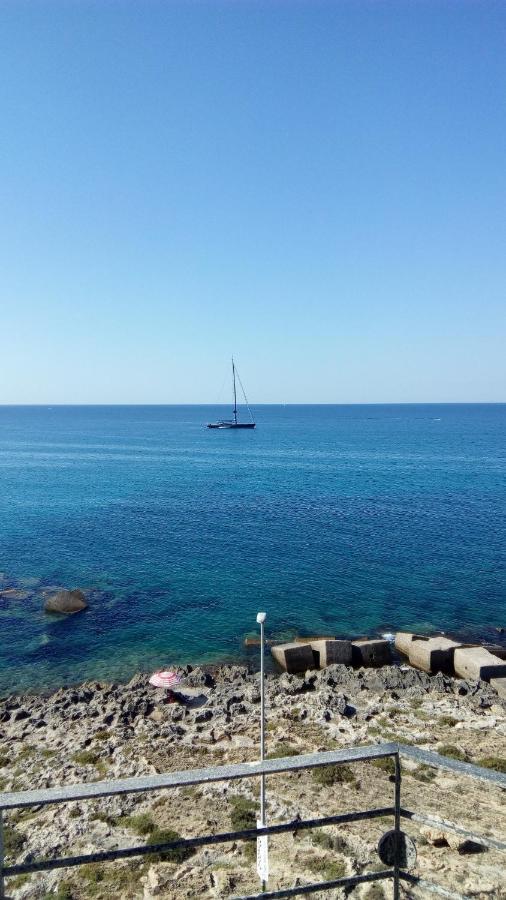 Apartment Overlooking The Sea With A View Of Old Gallipoli And The Whole Bay Exterior foto
